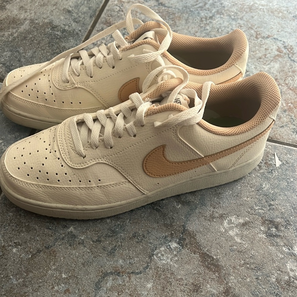 Women’s Nike size 10